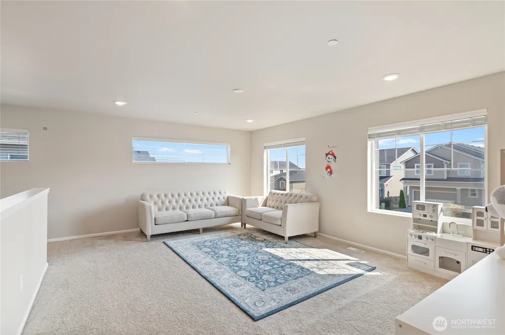 1175 Panoramic Loop Bremerton, WA 98312