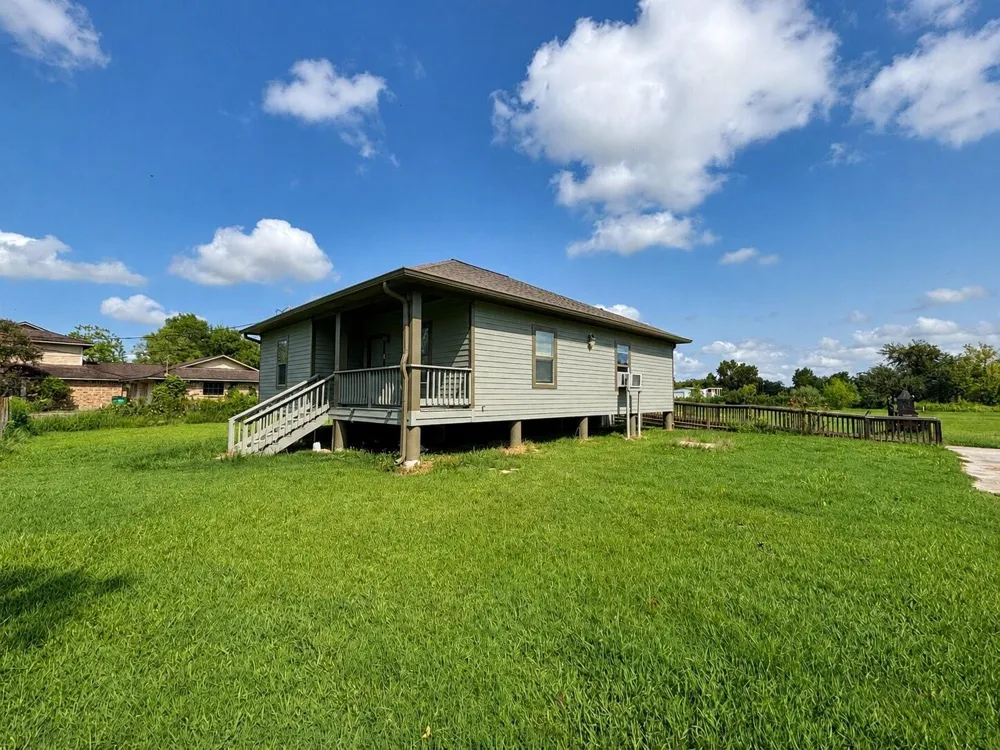 13002 32nd Street Santa Fe, TX 77510