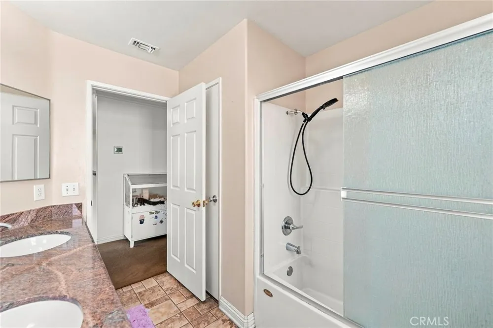 22428 Country Crest Moreno Valley, CA 92557