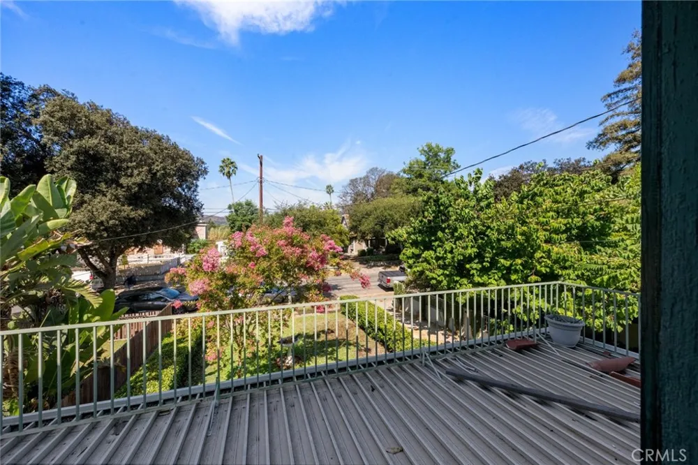 1622 Navarro Pasadena, CA 91103
