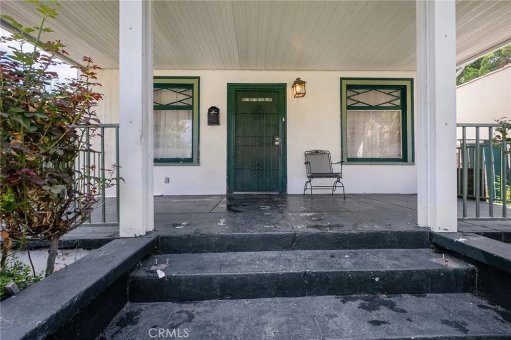1622 Navarro Pasadena, CA 91103