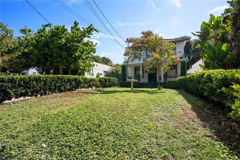 1622 Navarro Pasadena, CA 91103