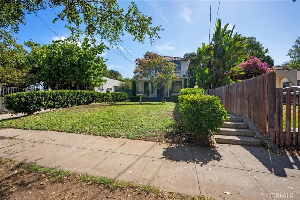 1622 Navarro Pasadena, CA 91103