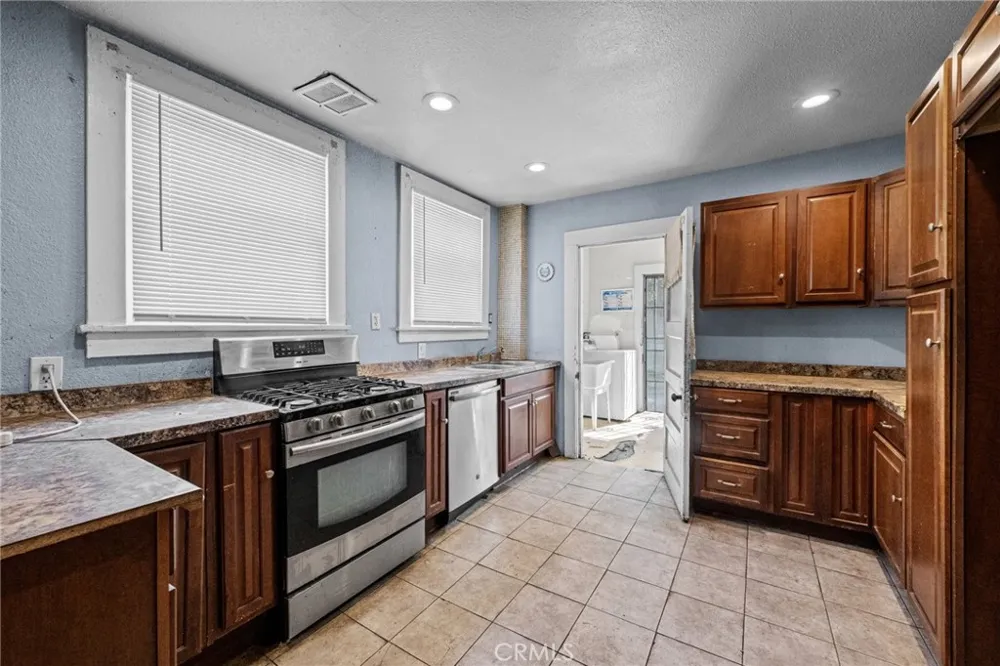 1622 Navarro Pasadena, CA 91103