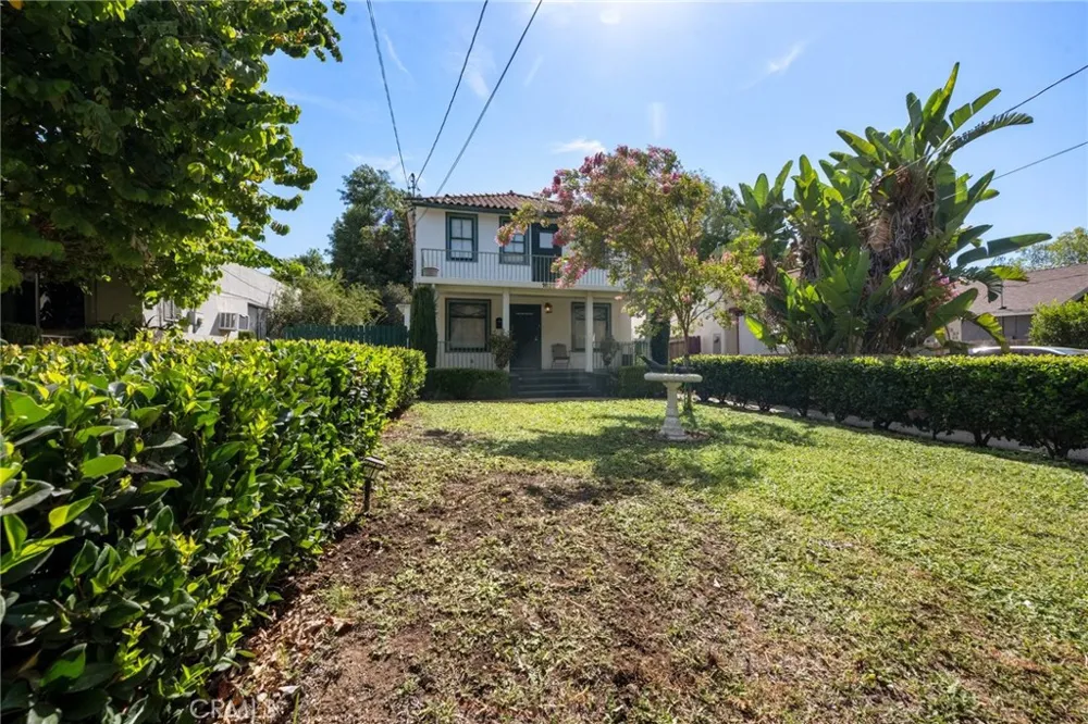 1622 Navarro Pasadena, CA 91103