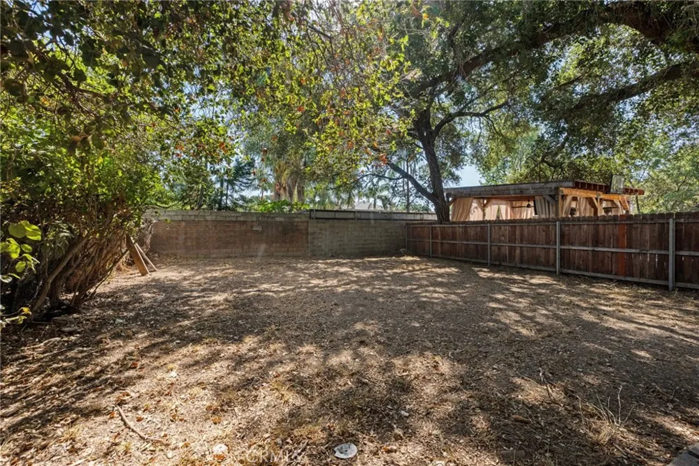 1622 Navarro Pasadena, CA 91103