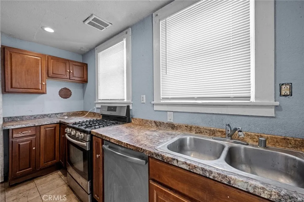 1622 Navarro Pasadena, CA 91103