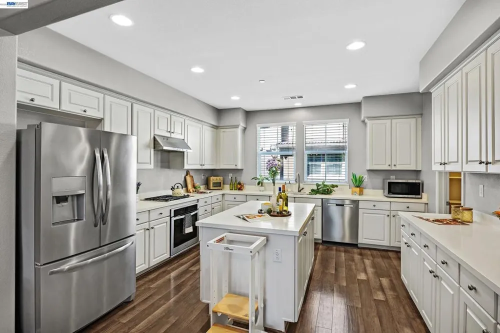 2283 Gibbons St Hayward, CA 94541