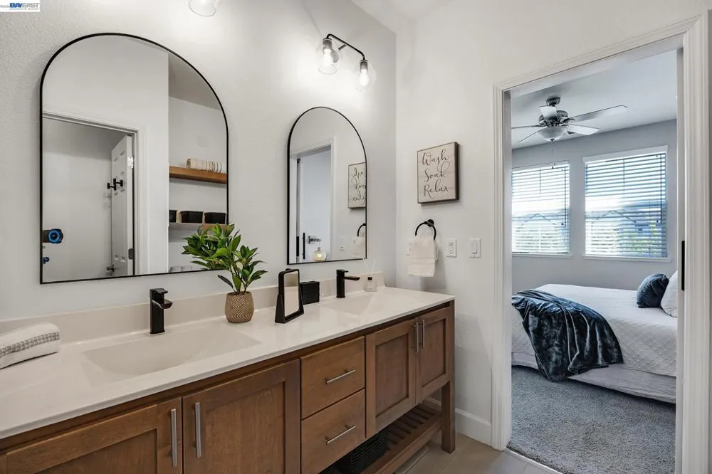 2283 Gibbons St Hayward, CA 94541