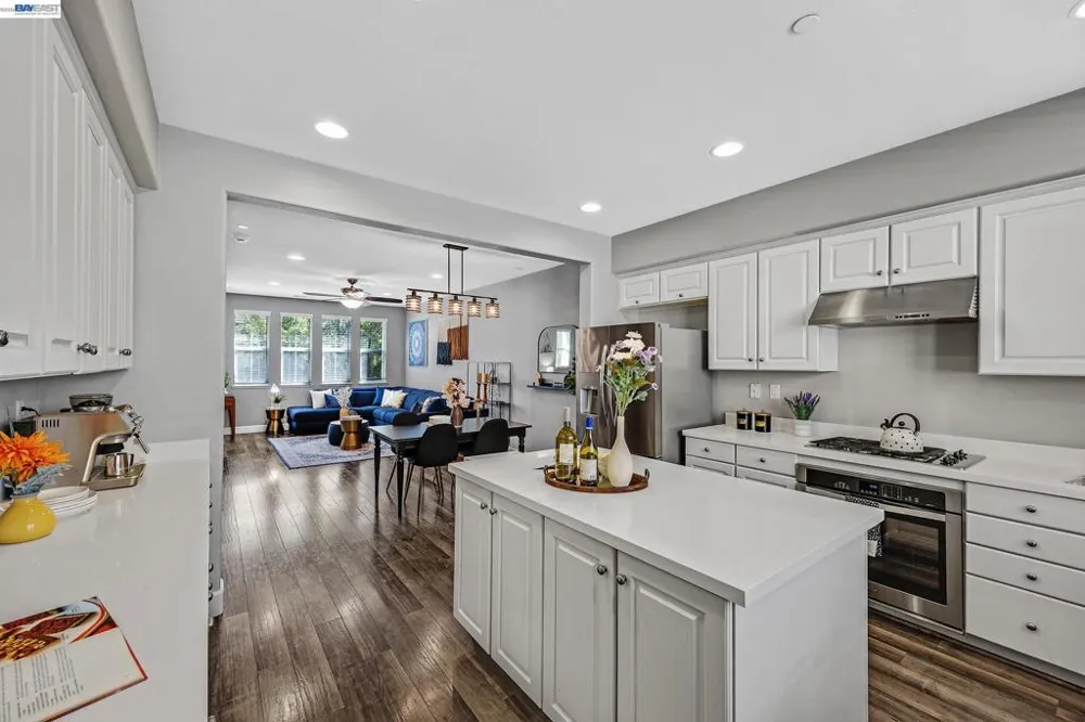 2283 Gibbons St Hayward, CA 94541