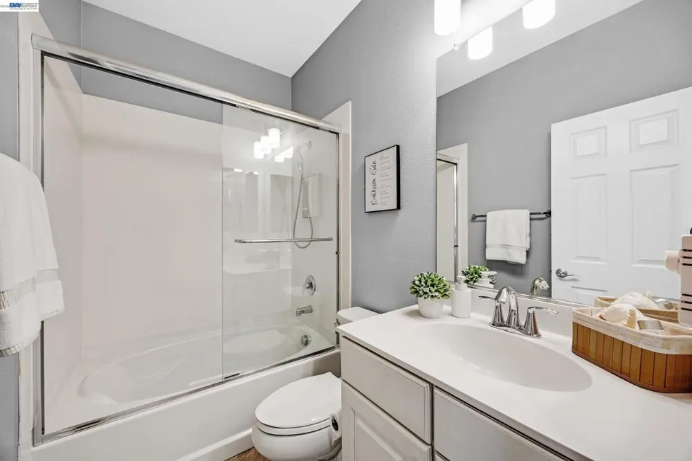 2283 Gibbons St Hayward, CA 94541