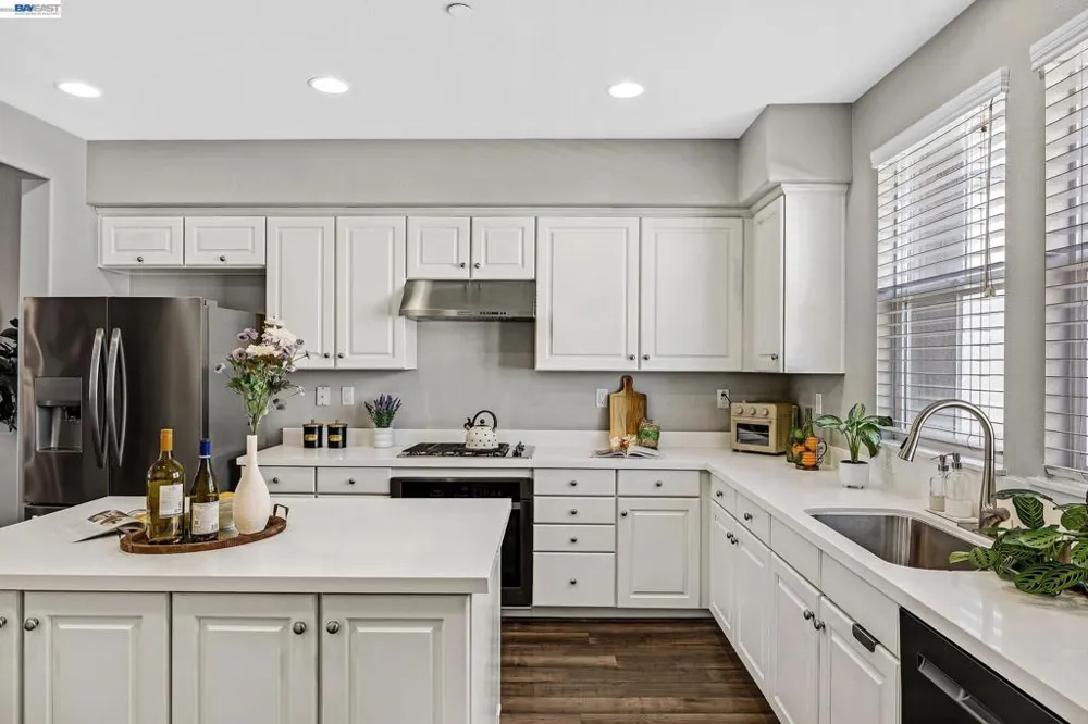 2283 Gibbons St Hayward, CA 94541