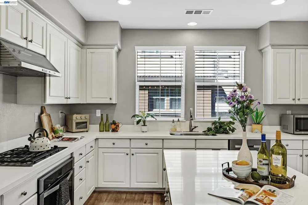 2283 Gibbons St Hayward, CA 94541