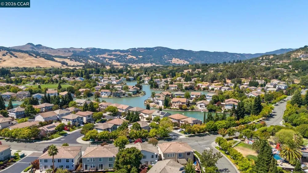 561 Loch Lomond Way Fairfield, CA 94534