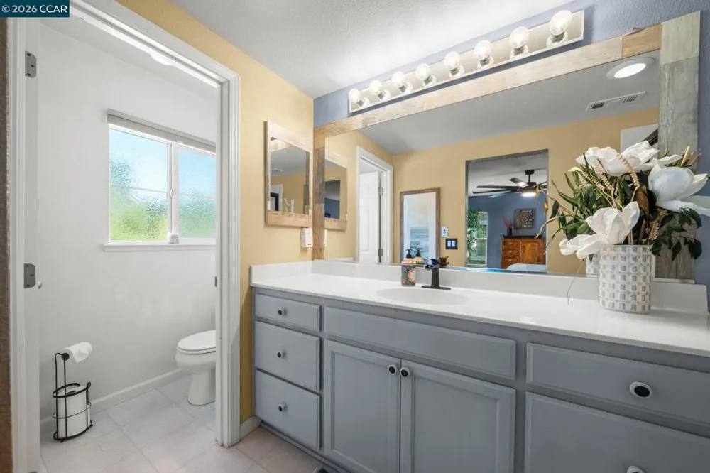 561 Loch Lomond Way Fairfield, CA 94534