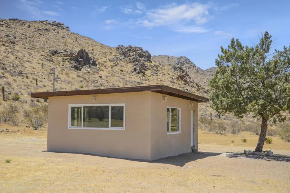 27127 Zuni Road Apple Valley, CA 92307
