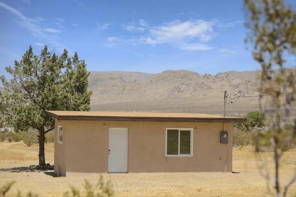 27127 Zuni Road Apple Valley, CA 92307