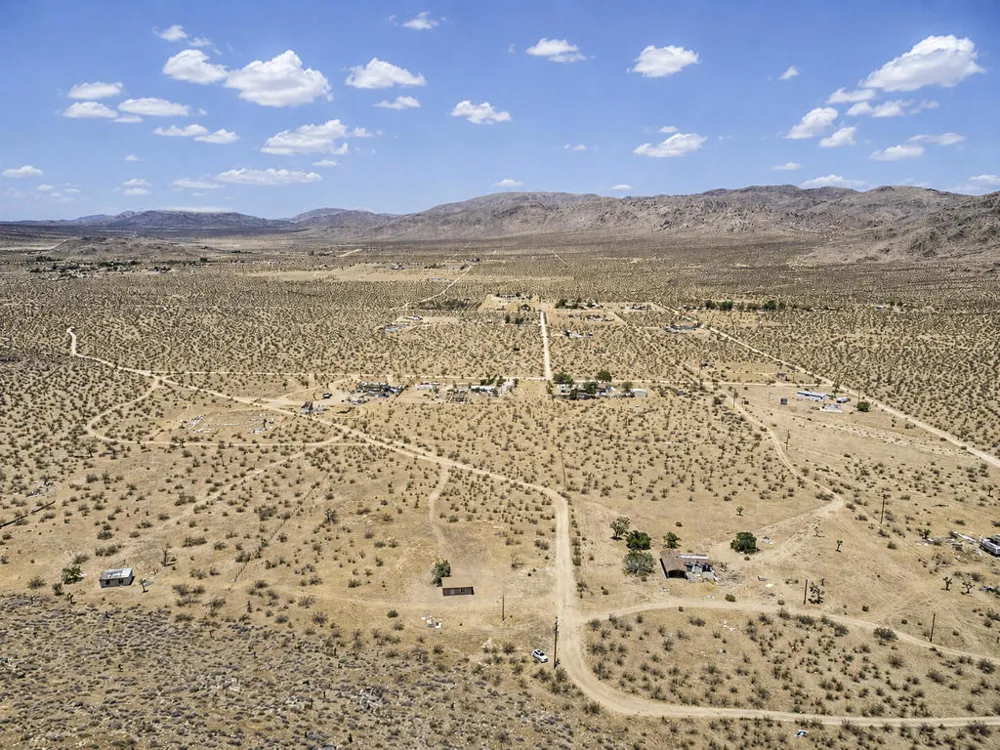 27127 Zuni Road Apple Valley, CA 92307