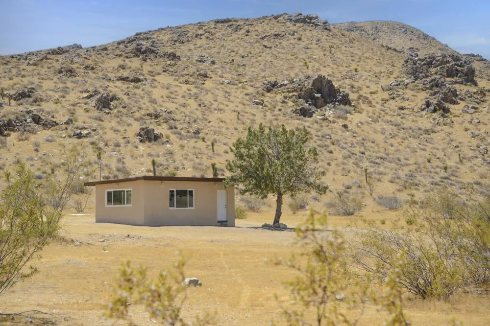 27127 Zuni Road Apple Valley, CA 92307