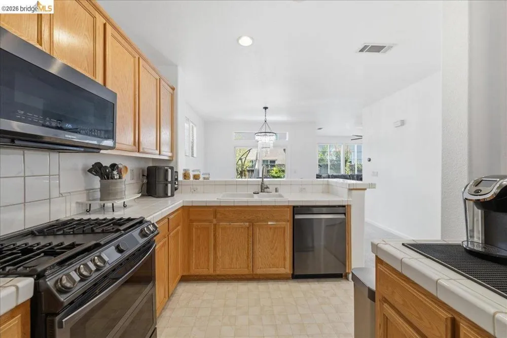 1260 Halsey ST Vallejo, CA 94590
