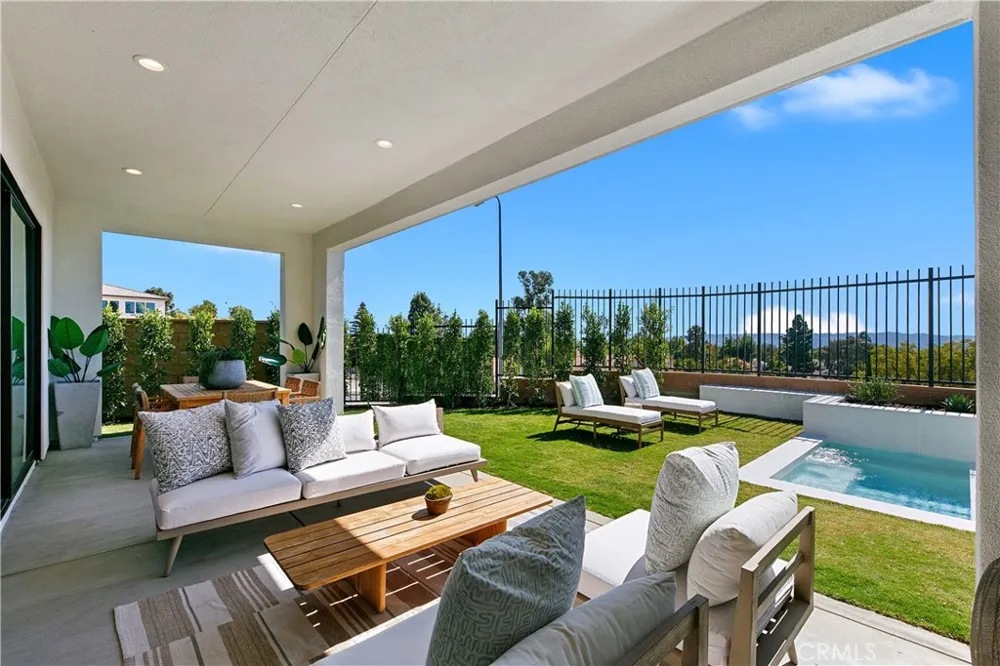 20500 Edgewood Court Chatsworth, CA 91311