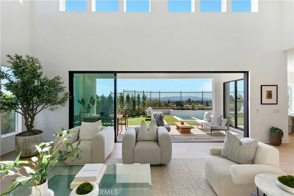 20500 Edgewood Court Chatsworth, CA 91311