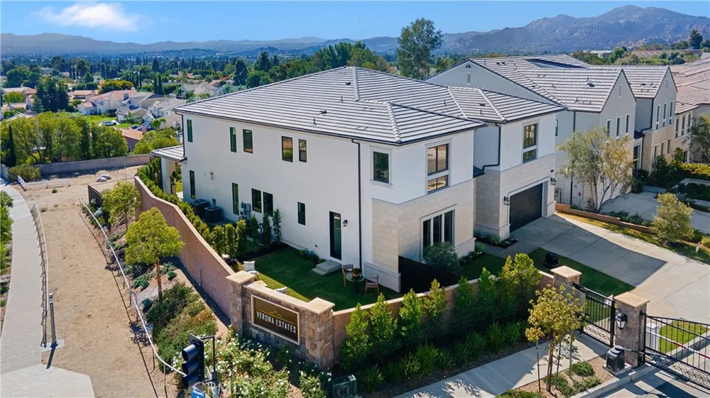 20500 Edgewood Court Chatsworth, CA 91311