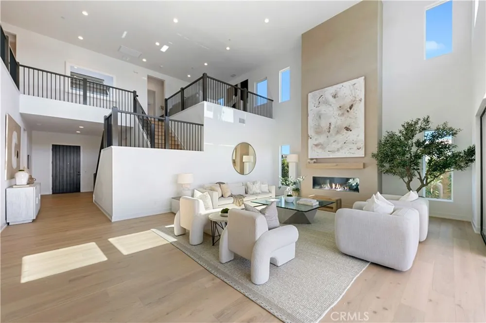 20500 Edgewood Court Chatsworth, CA 91311