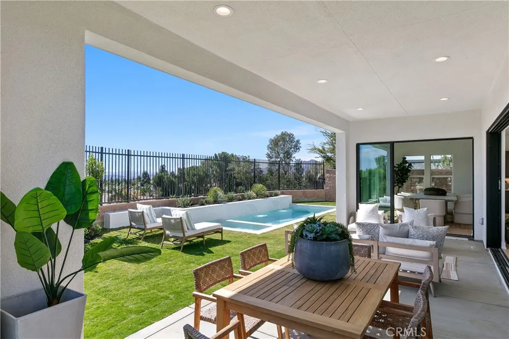 20500 Edgewood Court Chatsworth, CA 91311