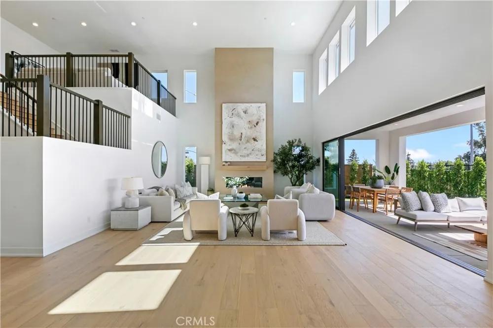20500 Edgewood Court Chatsworth, CA 91311