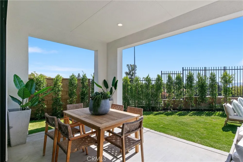 20500 Edgewood Court Chatsworth, CA 91311