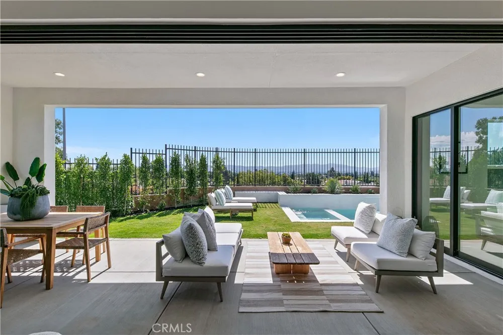 20500 Edgewood Court Chatsworth, CA 91311