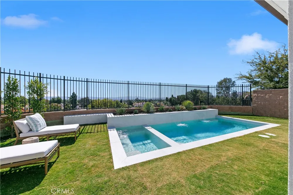 20500 Edgewood Court Chatsworth, CA 91311