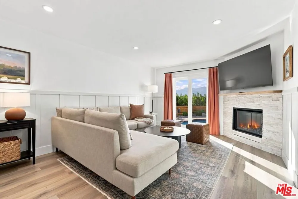 107 Alto Drive Oak View, CA 93022