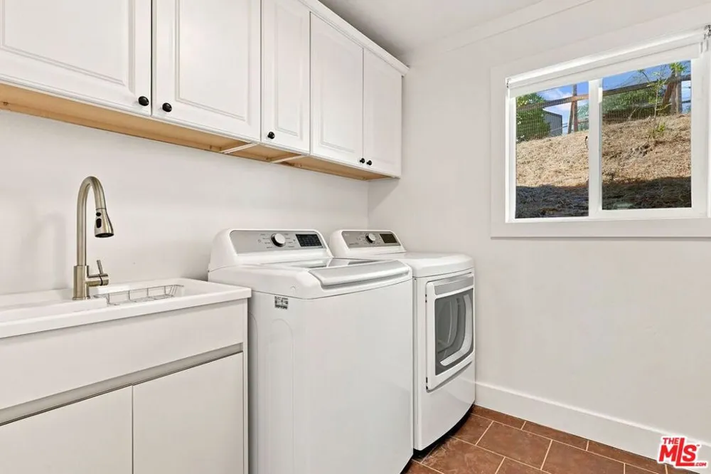 107 Alto Drive Oak View, CA 93022