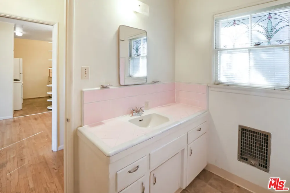 11165 Sunshine Terrace #1 Studio City, CA 91604