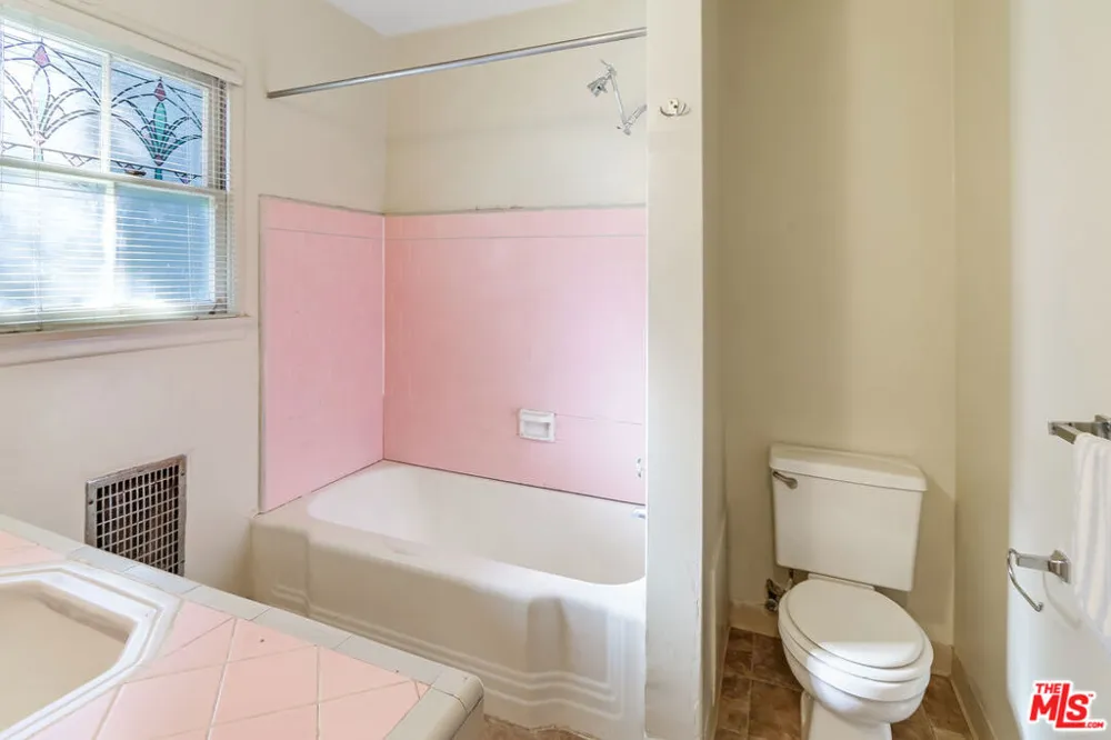 11165 Sunshine Terrace #1 Studio City, CA 91604