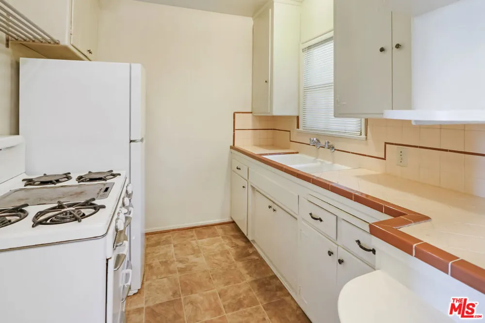 11165 Sunshine Terrace #1 Studio City, CA 91604
