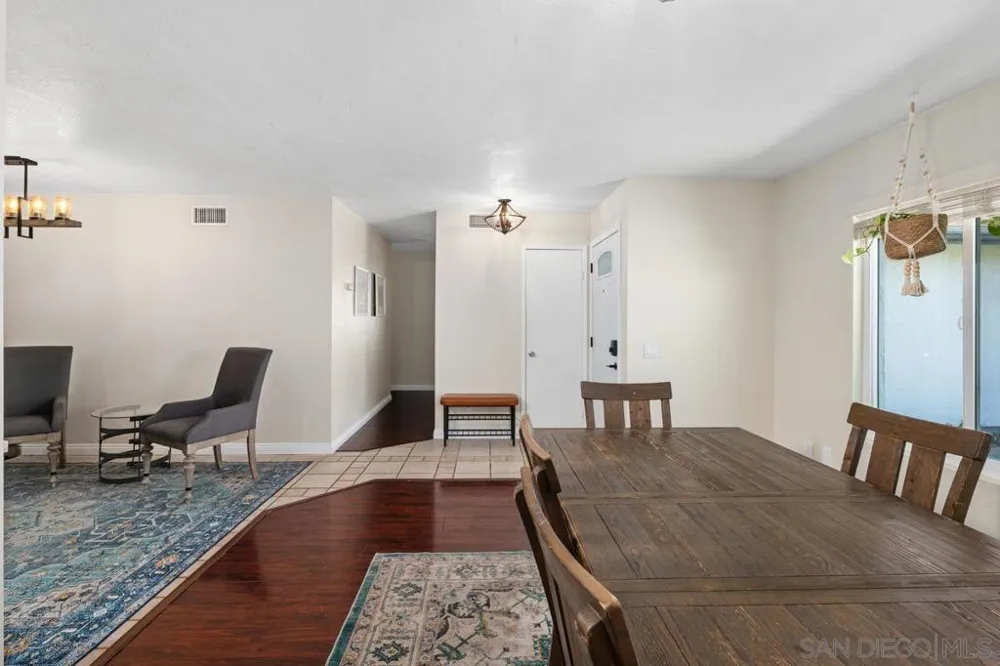 10277 Baroness Ave San Diego, CA 92126