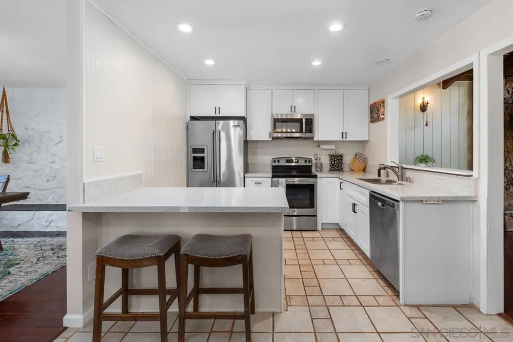 10277 Baroness Ave San Diego, CA 92126