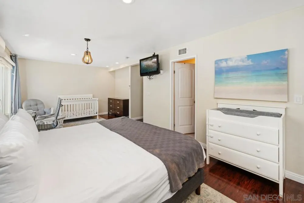 10277 Baroness Ave San Diego, CA 92126