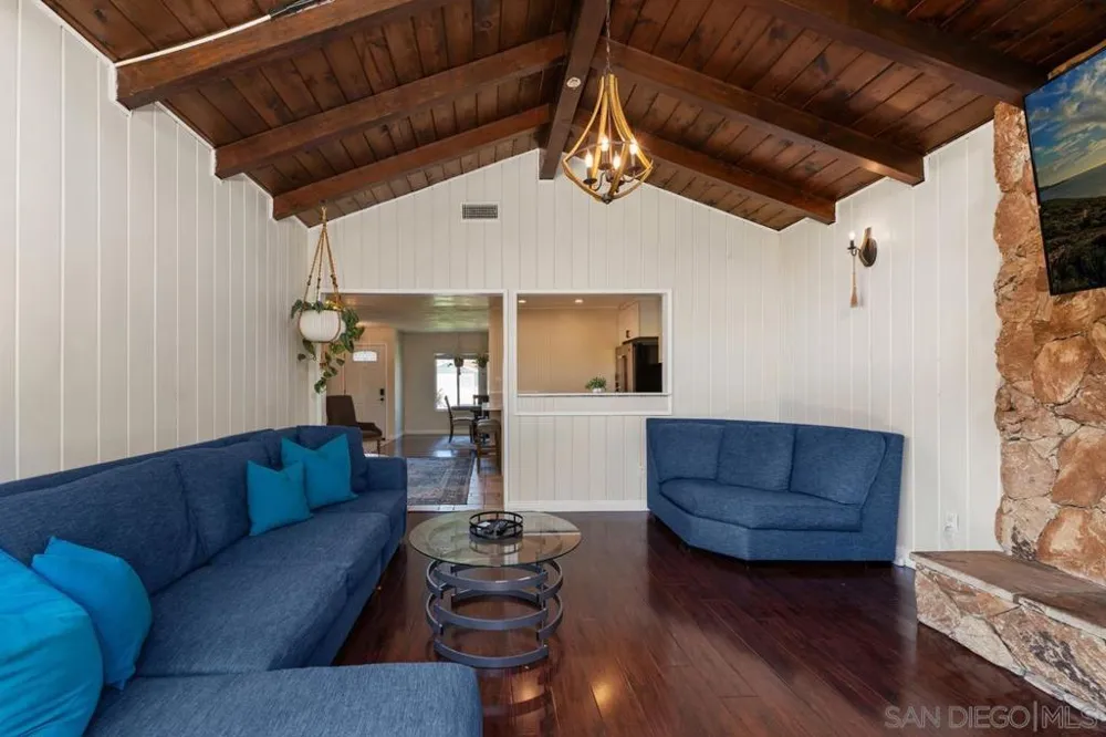 10277 Baroness Ave San Diego, CA 92126
