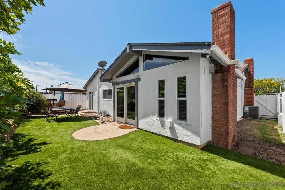 10277 Baroness Ave San Diego, CA 92126