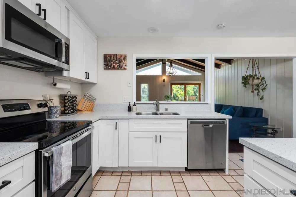 10277 Baroness Ave San Diego, CA 92126
