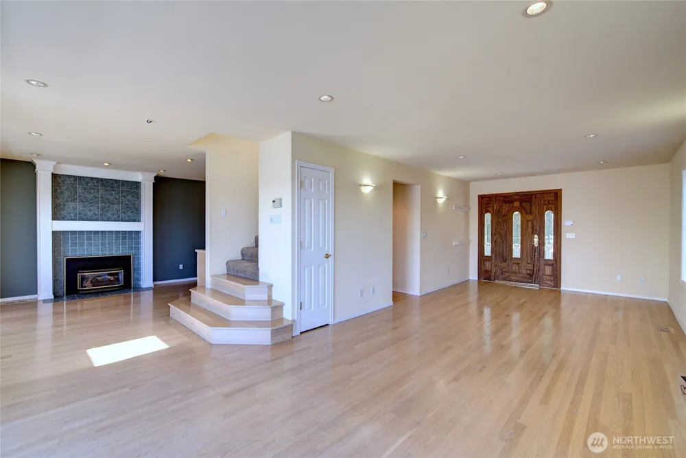 9942 Rainier Avenue S Seattle, WA 98118