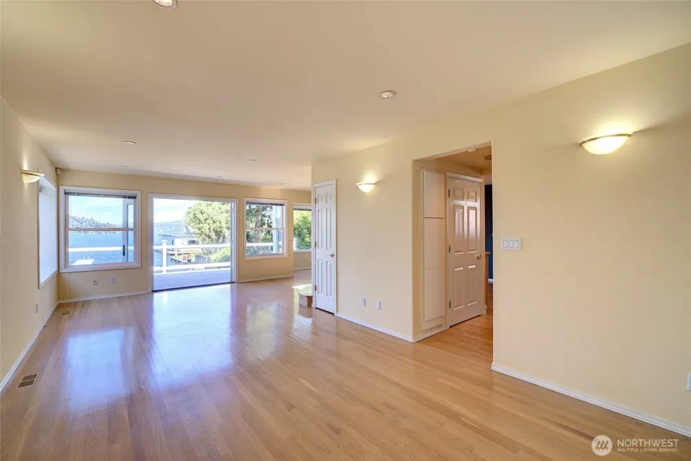 9942 Rainier Avenue S Seattle, WA 98118