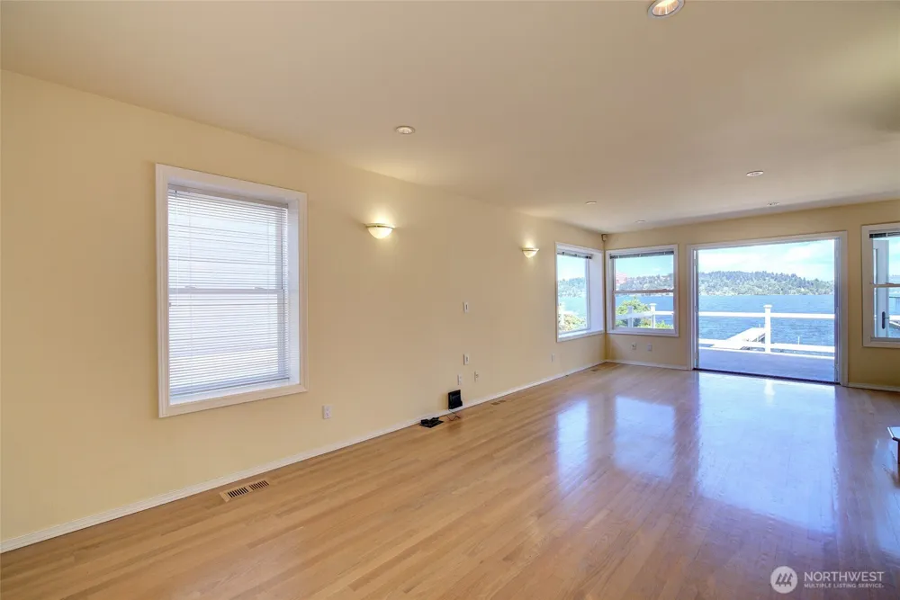 9942 Rainier Avenue S Seattle, WA 98118