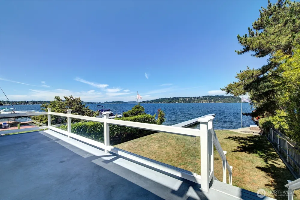 9942 Rainier Avenue S Seattle, WA 98118