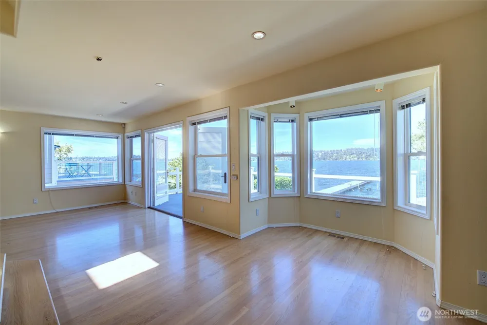 9942 Rainier Avenue S Seattle, WA 98118