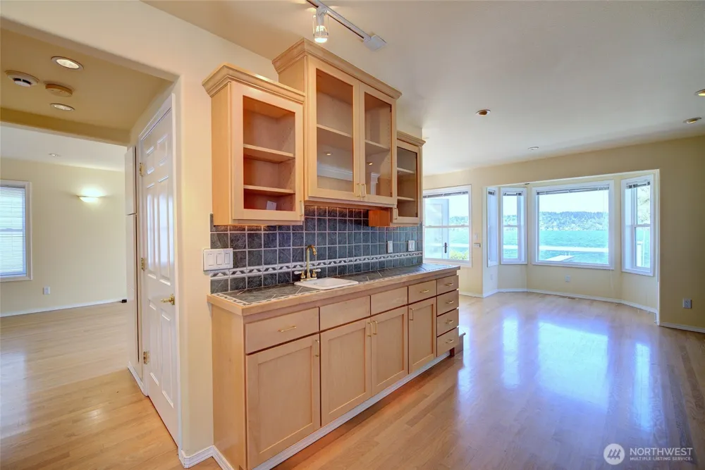 9942 Rainier Avenue S Seattle, WA 98118